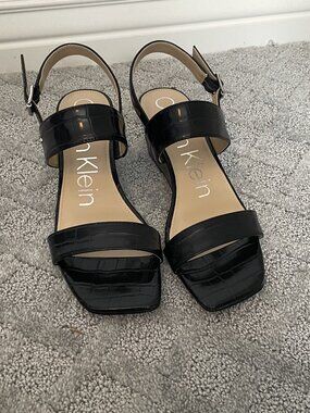 Calvin Klein Women’s Black Croc‑Embossed Wedge Open‑Toe Sandals Size 8